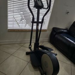 Gold's Gym Stride Trainer 380 Elliptical 