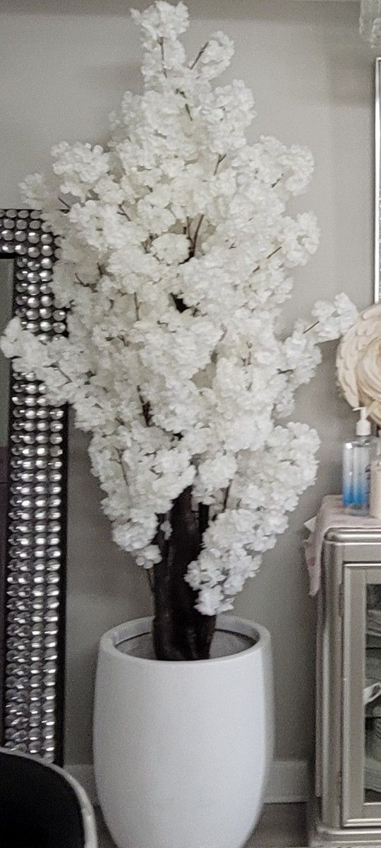 Gorgeous White Flower Tree W Vase