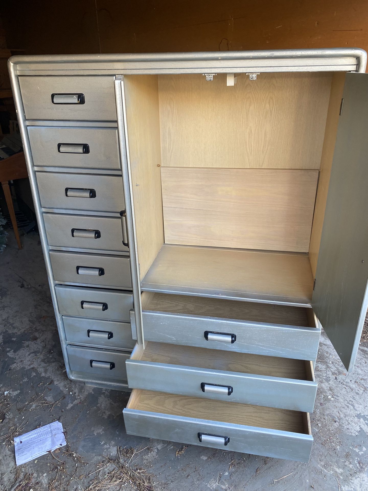 Dresser 