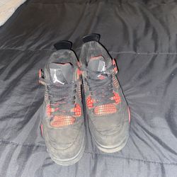 red thunder jordan 4’s size 7.5 
