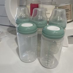 5 Momcozy Baby Bottles
