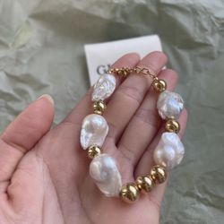 GISEL B. Paris “Molly pearl bracelet” in baroque cultured pearl & 24k Gold plated Beads.(8)40
