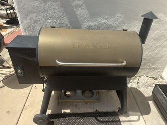 TRAGER SMOKER