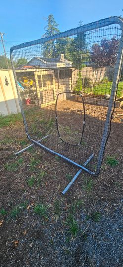 Juggs pitching machine adjustable comes with softballs and pitching screen