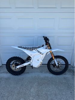 Throne Strike Shadow 72V Electric Dirt Bike