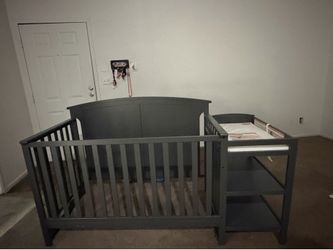 storkcraft steveston 5 in 1 convertible crib with drawers