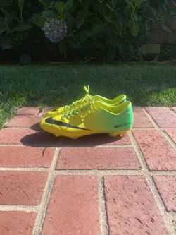 Nike Mercurial Veloce IX Soccer Cleats - Size 11