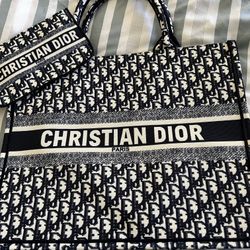 Fashion Tote with Matching Wristlet