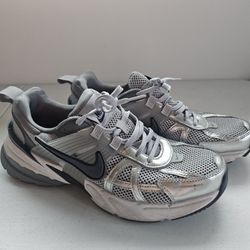 Nike V2K Run – Size US M 8.5 – Good Condition