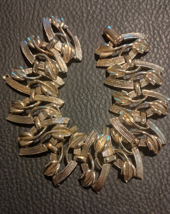 VINTAGE GOLD TONE BRACELET