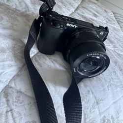 ZV-E10 Mirrorless Kit Barely Used