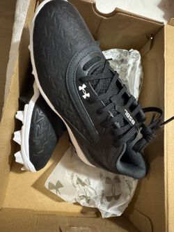 Baseball shoes