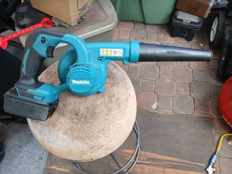 SOPLADORA MAKITA CON  BATERÍA Y CARGADOR