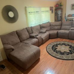 Free Sectional With One Working Recliner Pickup By 4/17 Tomorrow 