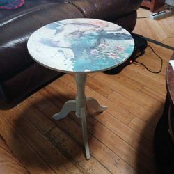 All Wood Charming Side/End 24" Table