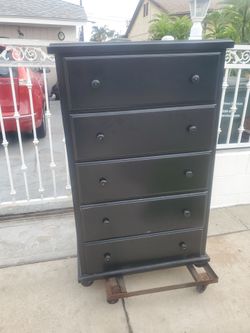 5 Dresser