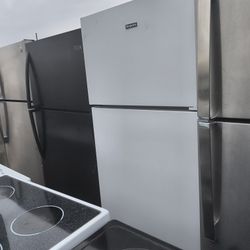APARTMENT SIZE FRIDGE 