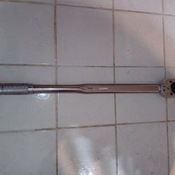 Pittsburgh Pro 300 Ft Lb Torque Wrench 