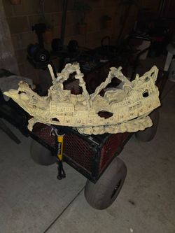 Ship wreck fish tank docor