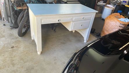 Kids Desk / Vanity free
