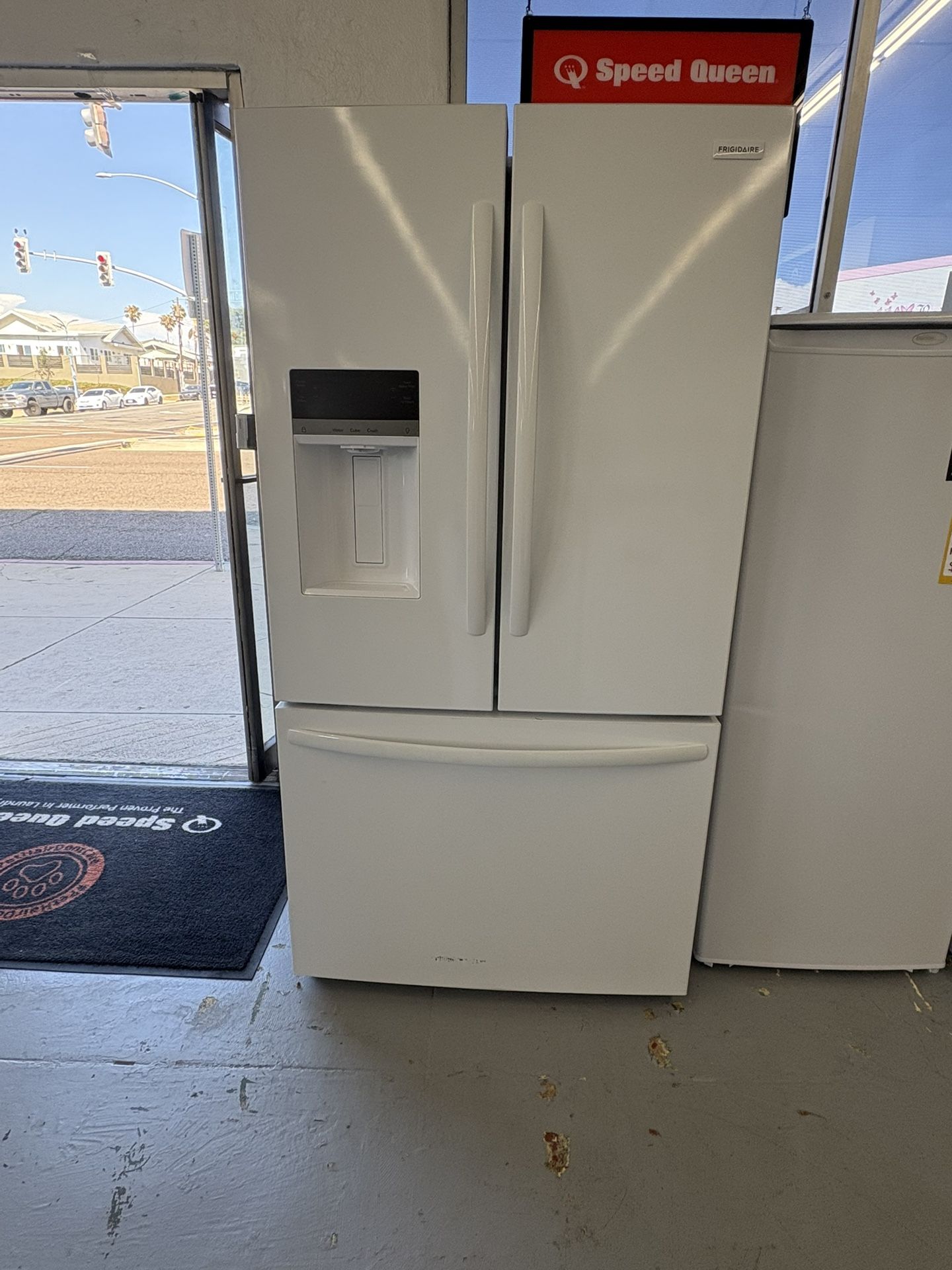 Frigidaire 36” 28 Cu Ft Capacity Refrigerator