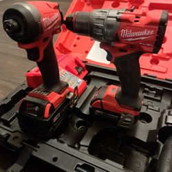 MilwaukeeM18 FUEL 18V Lithium-Ion Brushless Cordless Hammer Drill and Impact Driver Combo Kit (2-Tool) with 2 Batteries