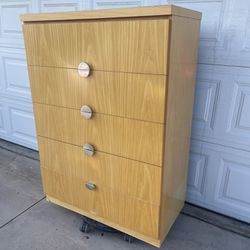 Solid Dresser With 5 Drawers 