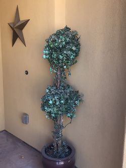 5’ Decorative tree