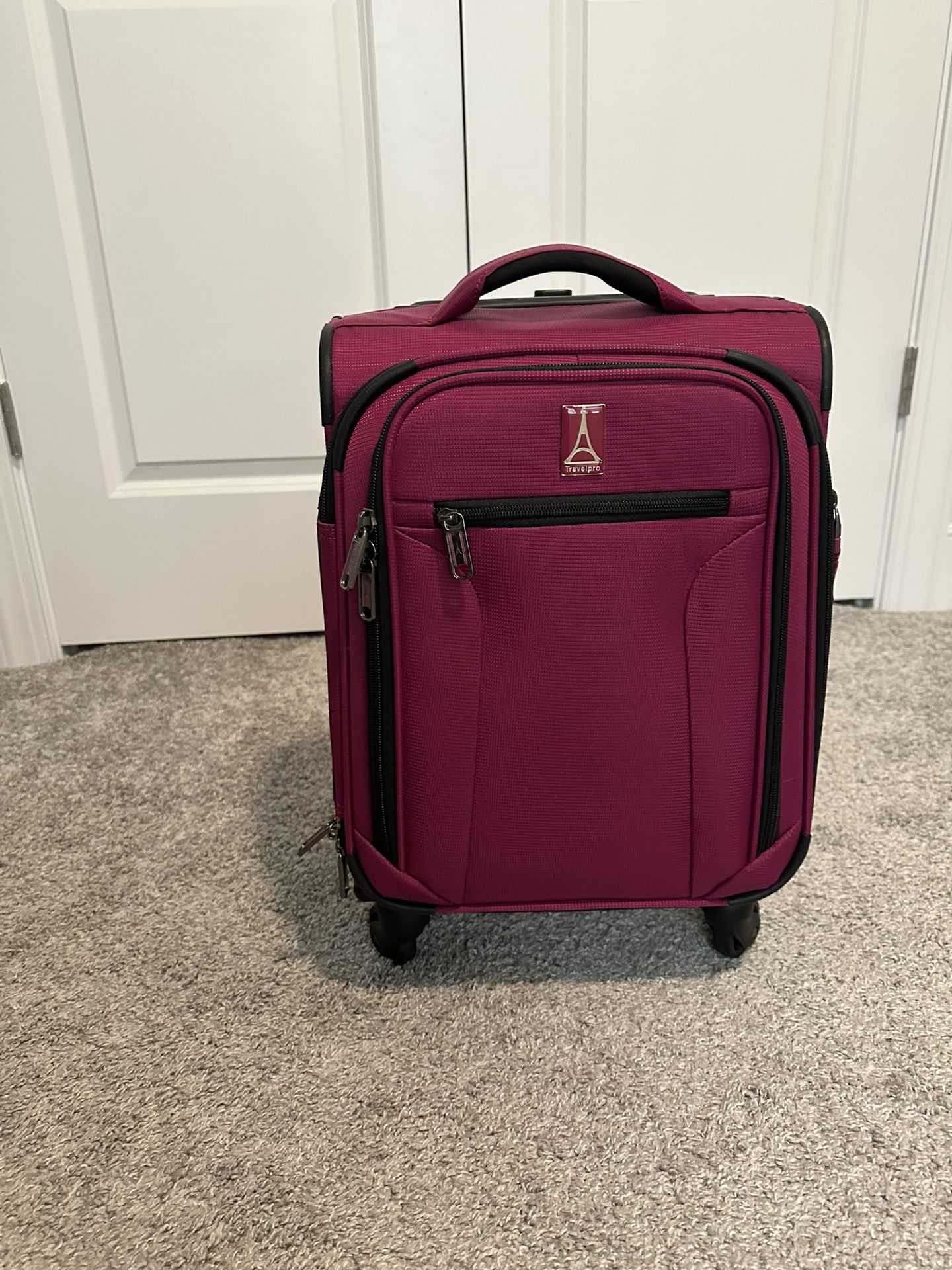 Travel Pro Pilot Airâ„¢ Elite 17" Expandable Compact Boarding Bag Spinner Luggage