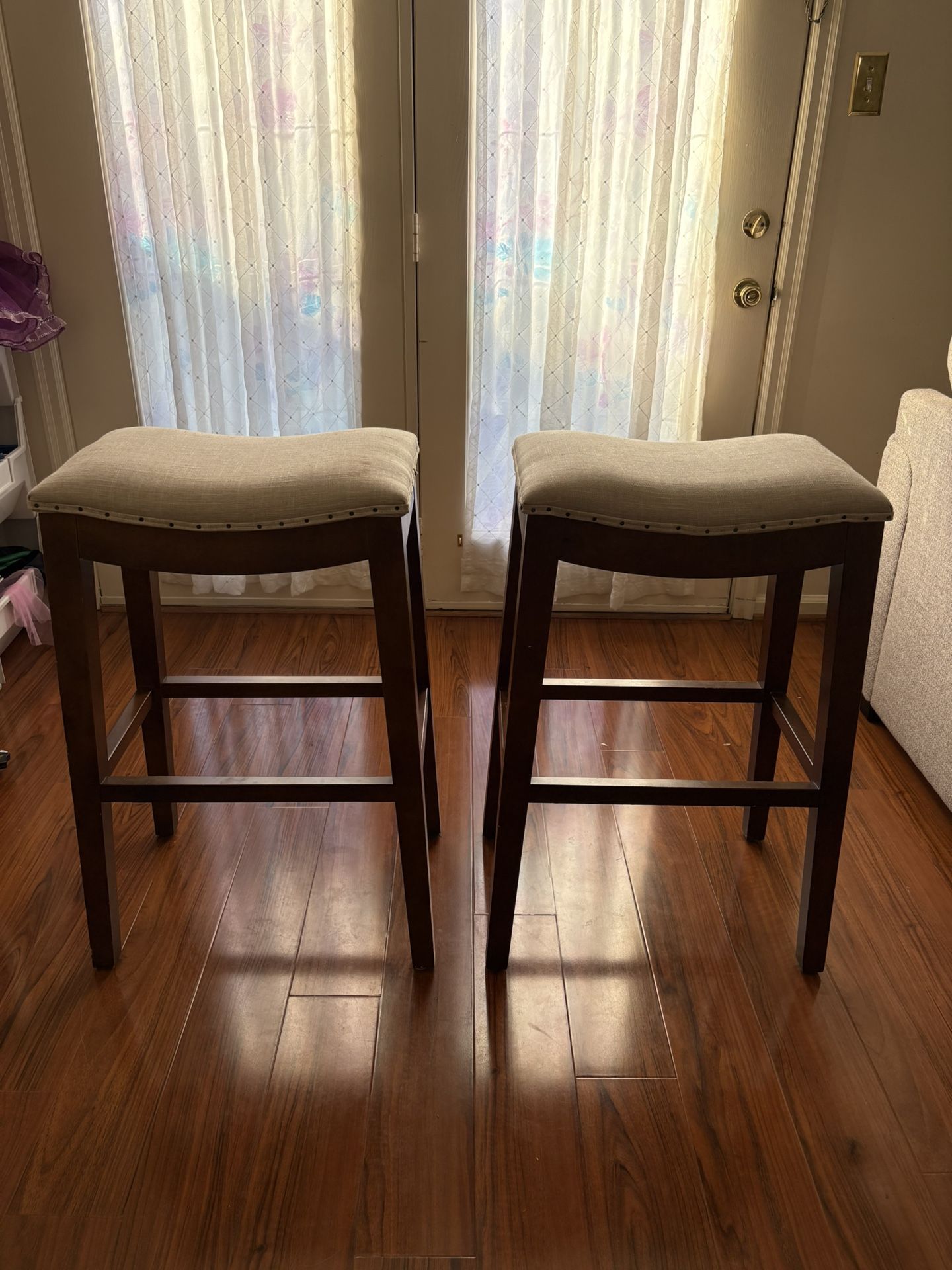 Emerald Home Furnishing Bar Stools 