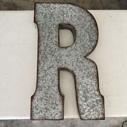 Metal "R" Decor