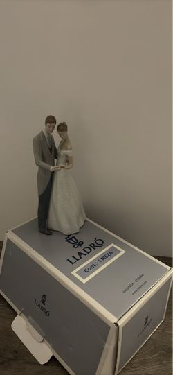 Lladró Wedding Couple Porcelain Figurine “Unidos Para Siempre”