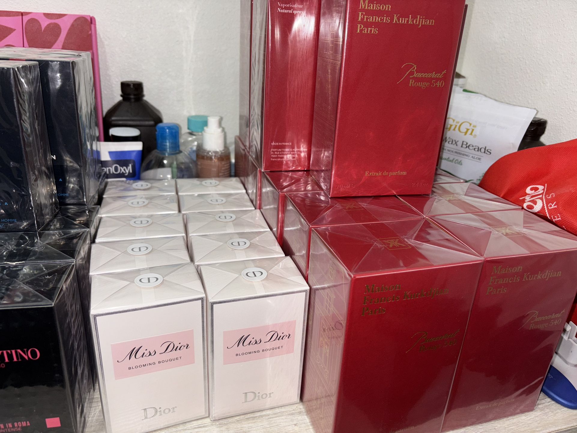 Colognes & Perfumes 