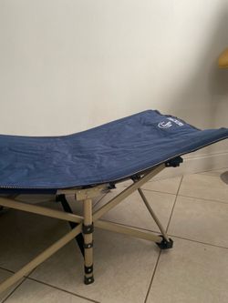 Foldable sleeping cot