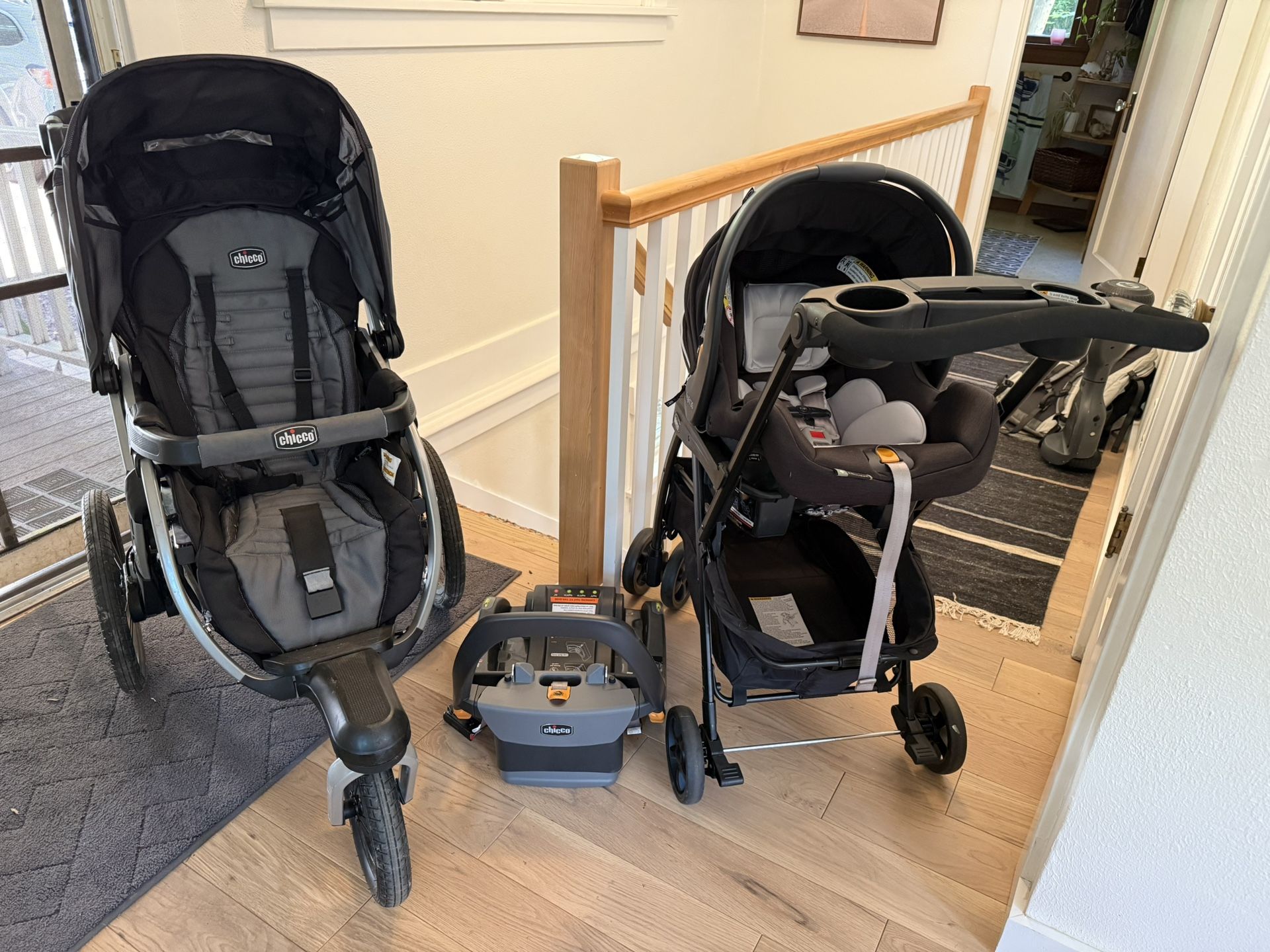 4 Piece Chicco travel System - LIKE NEW!
