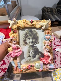New Vintage 3D resin ballerina picture frame collectible piece from the 1990s