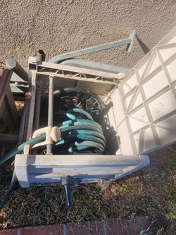 Heavy Duty 100Ft Hose and Reel "No Kinks or Holes"