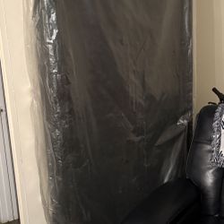 🛏️ Twin Size Box Spring – Like New (Still Wrapped) 🛏️