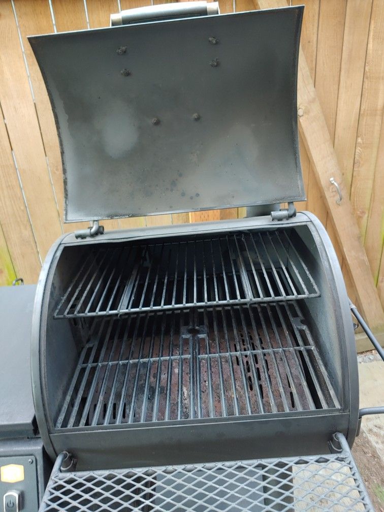 Oklahoma Joe Pellet Grill for Sale in Woodway, WA OfferUp