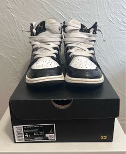 Air Jordan 1 Mid SE GS Kids Size 4Y