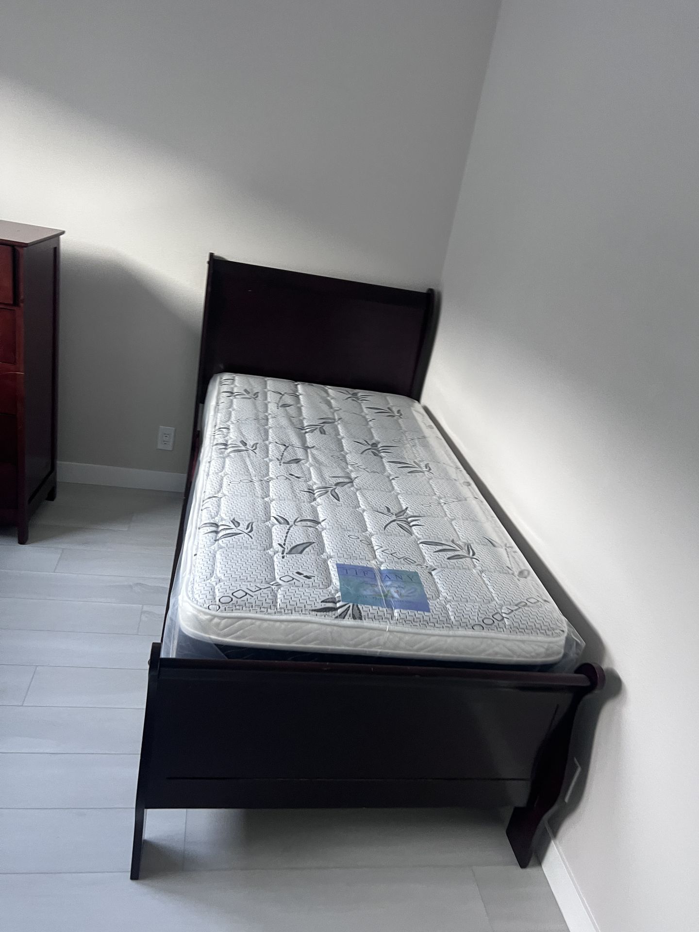 Twin size pillow top bamboo brand mattress new