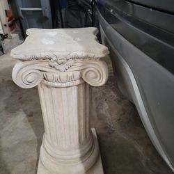 Heavy Pedestal (It's Straight...just Hard To Photograph)