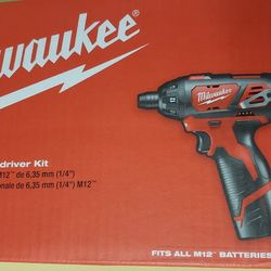 Milwaukee M12 1/4 Hex Screwdriver Kit