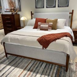 ☃️$10 Payment ✌️Lyncott Queen Upholstered Panel Bed