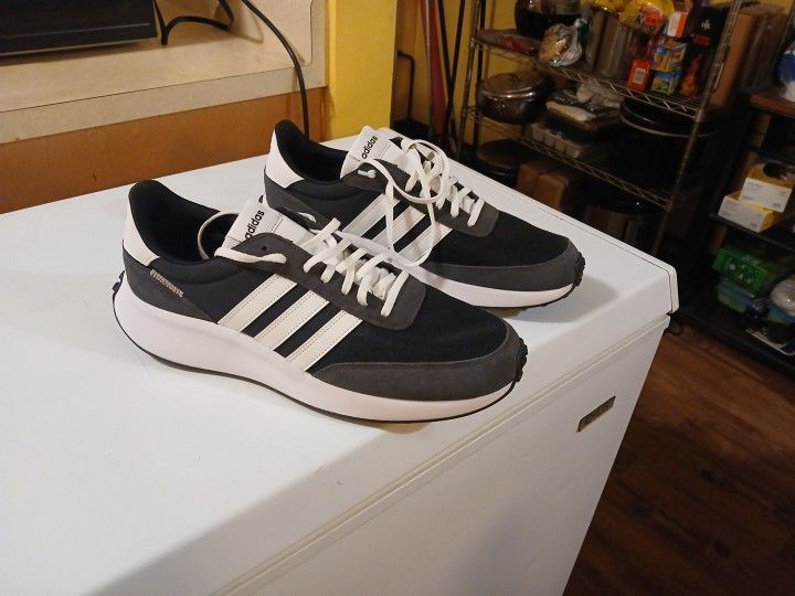 Men's Adidas Run 70s  Lifestyle Running Sneaker Size 13 Brand New Black White 