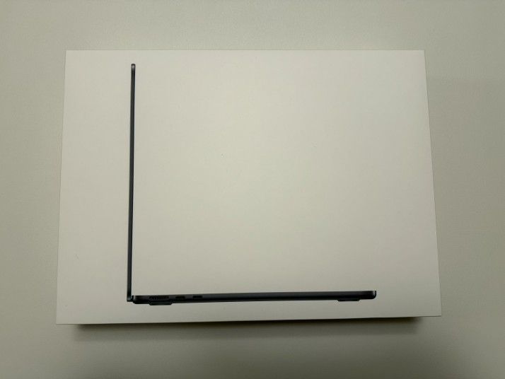 MacBook Air M2 13.6 inches Midnight OEM Box Only + Original New Accesories