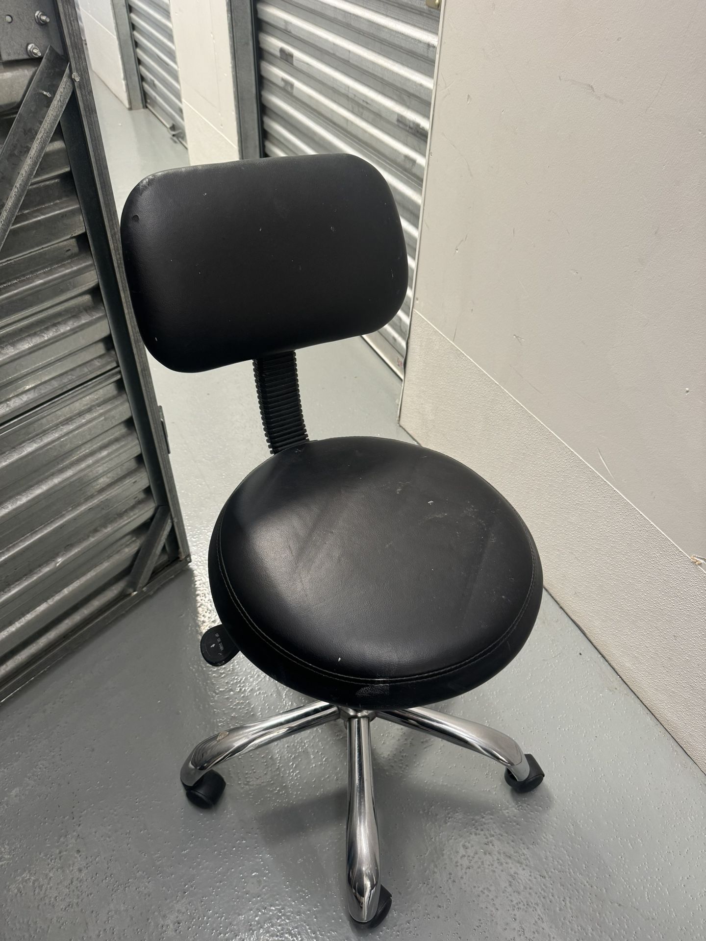 Simple Yet Functional Office Chair