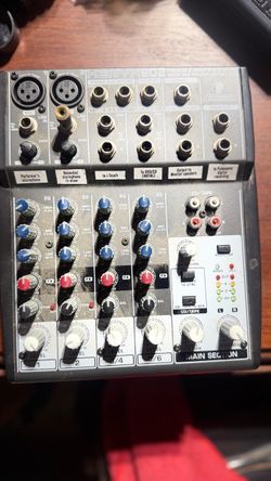 Behringer Xenyx 802 Audio Mixer