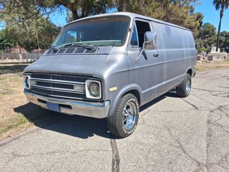 1976 Dodge B200 boogie van 360 v8 motor 15" keystone wheels 5x4.5