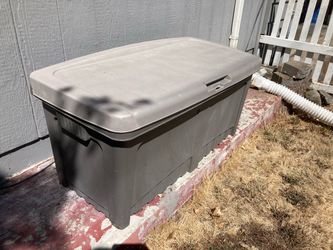Deck box